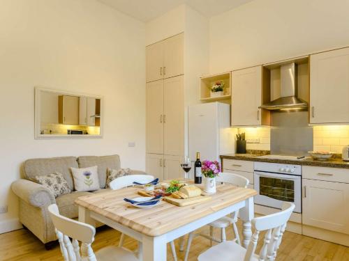 Kuchyň nebo kuchyňský kout v ubytování 1 Bed in Langholm 83343