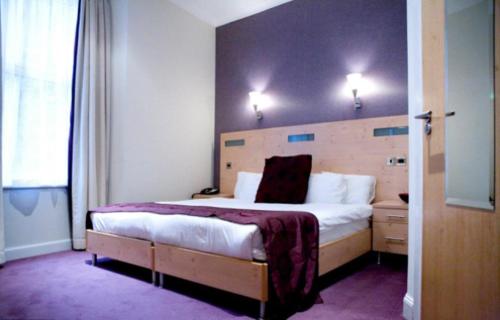 Ένα ή περισσότερα κρεβάτια σε δωμάτιο στο Artto Hotel