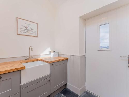 Η κουζίνα ή μικρή κουζίνα στο 3 Bed in Montgomery 88641