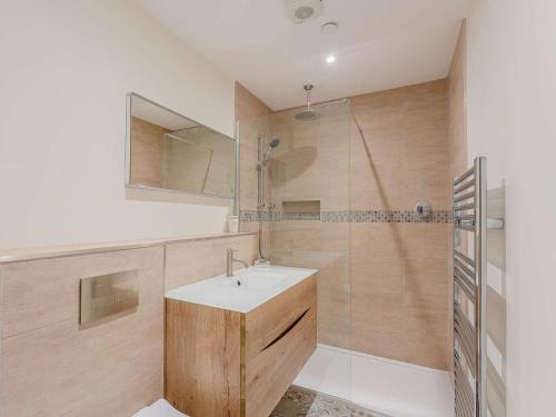 Ένα μπάνιο στο 3 Bed in Montgomery 88641