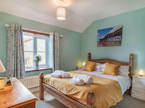 a bedroom with a bed with two towels on it at 2 Bed in Bacton 86430 in Bacton