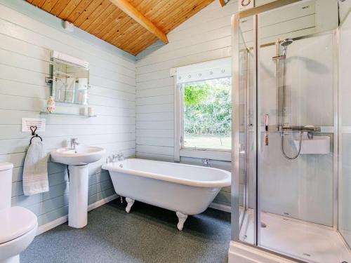 Et badeværelse på 2 Bed in Clovelly BITFL