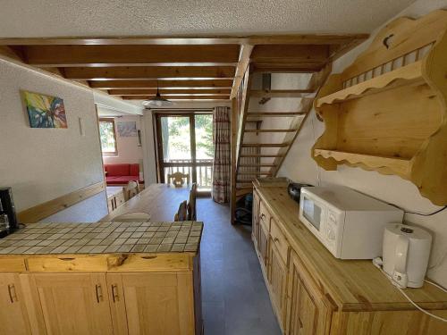 Appartement montagnard pour 7 pers avec mezzanine, proche des pistes aux Menuires - FR-1-452-30