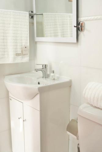 Bilik mandi di Apartamento en Tacuarembó