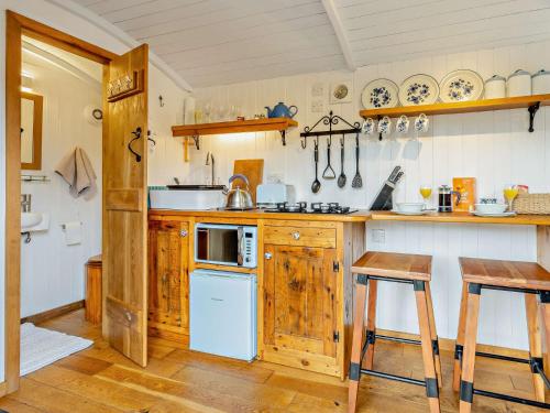 Η κουζίνα ή μικρή κουζίνα στο 1 Bed in Llanidloes 56492