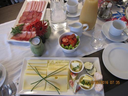 a table with plates of food on a table at Villa zur Schmied'n in Ehrenhausen