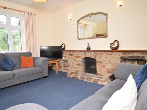 TV a/nebo společenská místnost v ubytování 5 bed in Barnstaple SHIRW