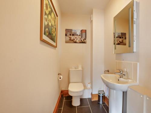Ένα μπάνιο στο 4 Bed in Launceston BRHIG