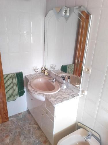 a bathroom with a sink and a toilet at Van-Dyck, ESC-4, 6-24 PK 18 in Cullera