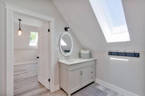 a bathroom with a sink and a mirror at The Euphrates in Cavendish