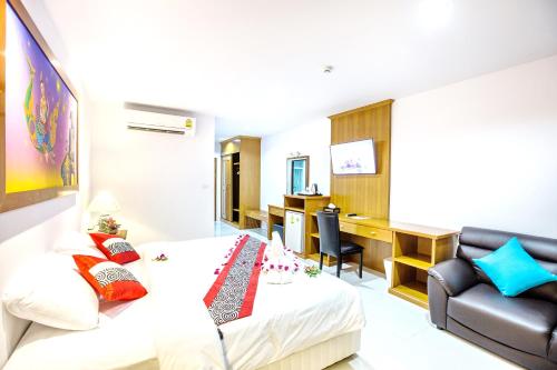 a hotel room with a bed and a desk at Lamai Coconut Beach Resort in Lamai