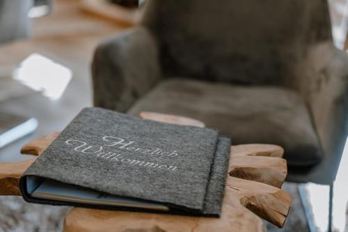 a book sitting on top of a table with a chair at Apart Letta in Huben