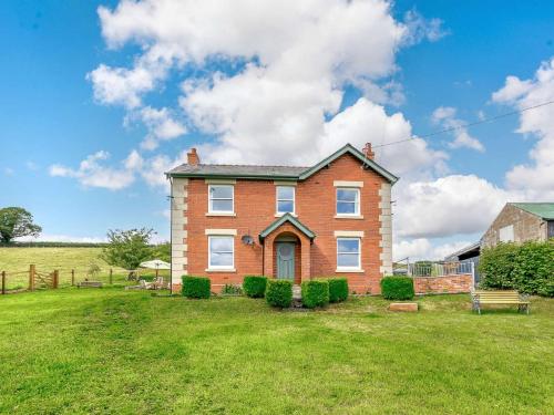Κήπος έξω από το 4 Bed in Welshpool 89012