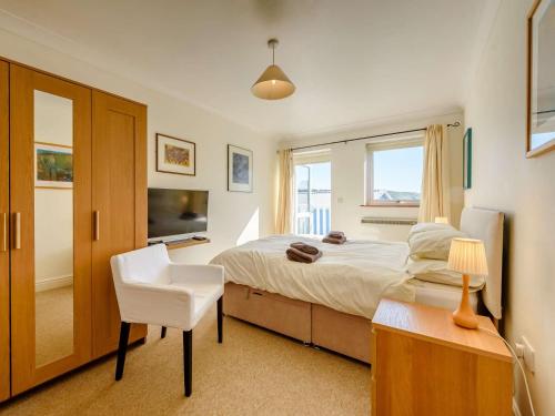 Ένα ή περισσότερα κρεβάτια σε δωμάτιο στο 3 bed in Freshwater East FB099