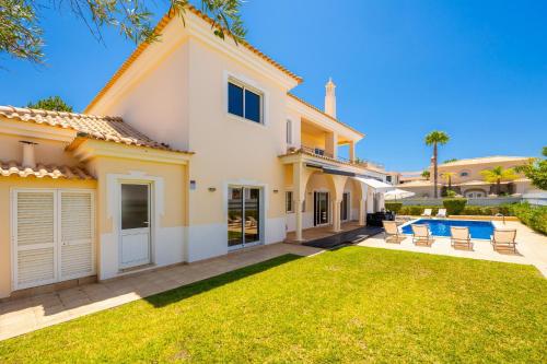 Villa Coute Real