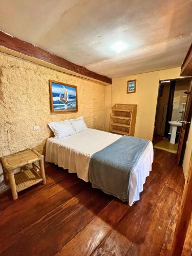 a bedroom with a large bed in a room at Condominio Vista Pacífico in Máncora Chico