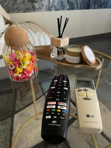a remote control and a bowl of candy on a table at Cocon du Jaï in Marignane
