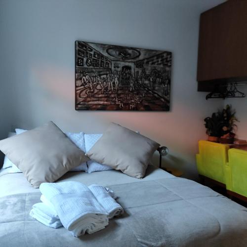 Ein Bett oder Betten in einem Zimmer der Unterkunft Lugar ao Sol