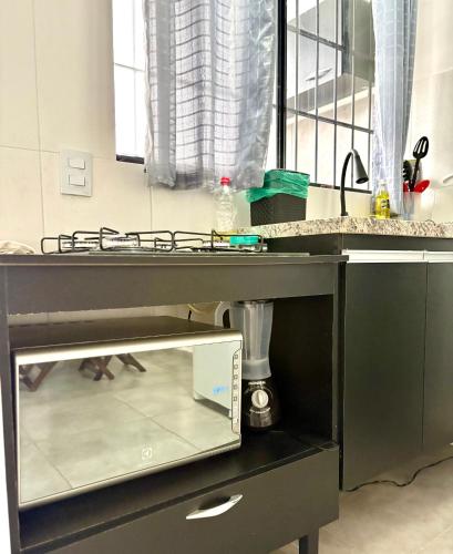 a kitchen with a counter top with a food processor at Studio Vista Linda 1 - Acesso a Riviera e Centro Kitnet in Bertioga