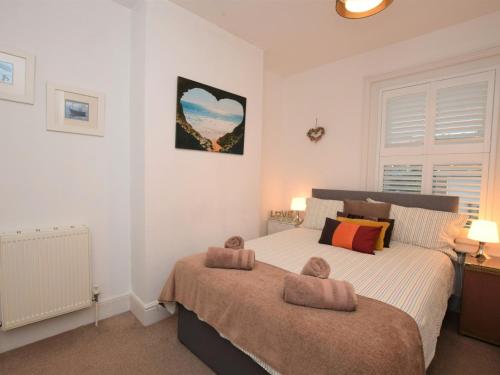 Ένα ή περισσότερα κρεβάτια σε δωμάτιο στο 2 Bed in Ventnor 86509