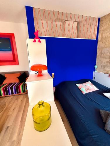 Una cama o camas en una habitación de Pop'appart