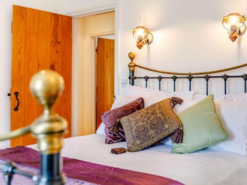 a bedroom with a bed with pillows on it at 2 Bed in Sway NFL43 in Sway