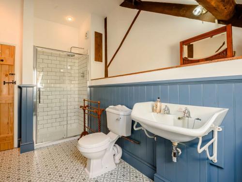 Ένα μπάνιο στο 4 Bed in Hartington 88196