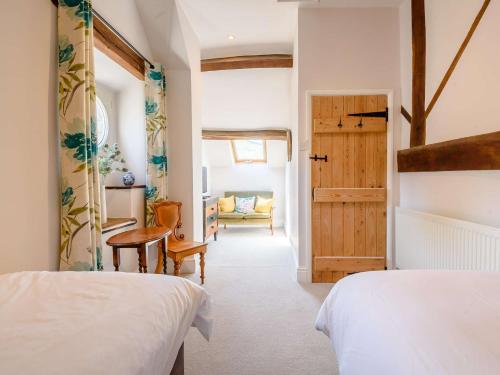 Ένα ή περισσότερα κρεβάτια σε δωμάτιο στο 4 Bed in Hartington 88196