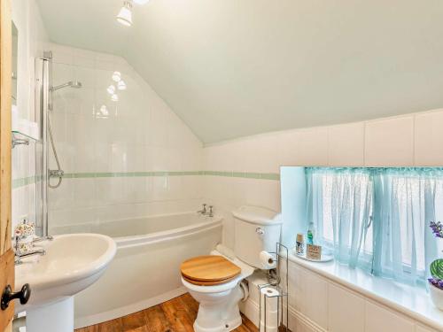 Ένα μπάνιο στο 3 Bed in Whitley Bay CN013