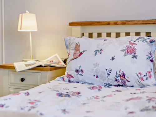 Ένα ή περισσότερα κρεβάτια σε δωμάτιο στο 2 Bed in Keswick LCC19