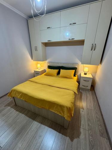 Postel nebo postele na pokoji v ubytování ბინა საბურთალოზე 2 საძინებელი #9