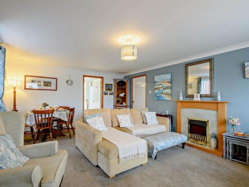 Χώρος καθιστικού στο 2 Bed in Walcott 81322