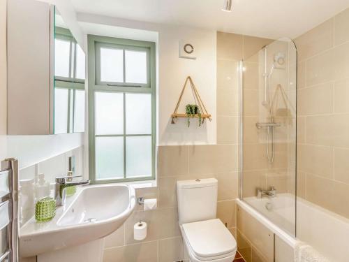 Ένα μπάνιο στο 3 bed in Haworth 89528
