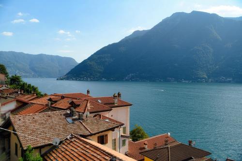 ネッソにあるAnna's Balcony on Lake Como - By Breva Collectionsの山水の大山