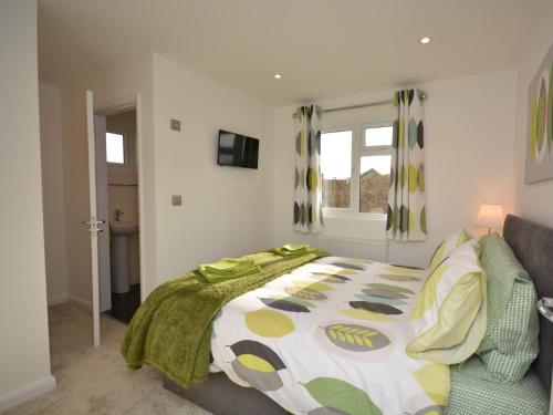 a bedroom with a bed and a couch and a window at 3 Bed in Moorlinch 56284 in Greinton