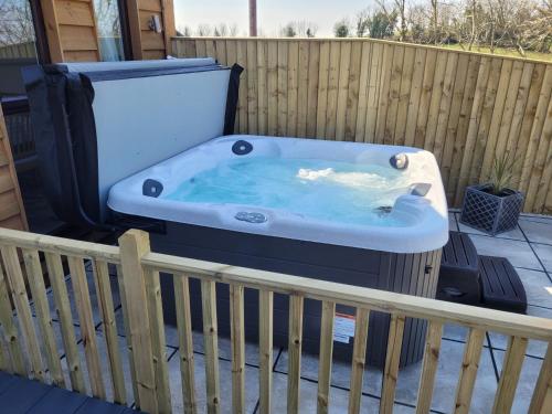 a jacuzzi tub sitting on a deck at 3 Bed in Moorlinch 56284 in Greinton