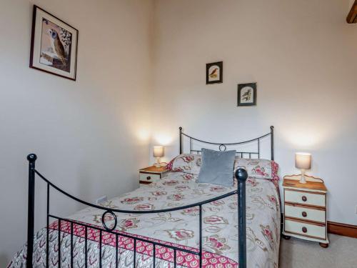 a bedroom with a bed and two night stands and two lamps at 2 Bed in Tatterset 77764 in Tattersett