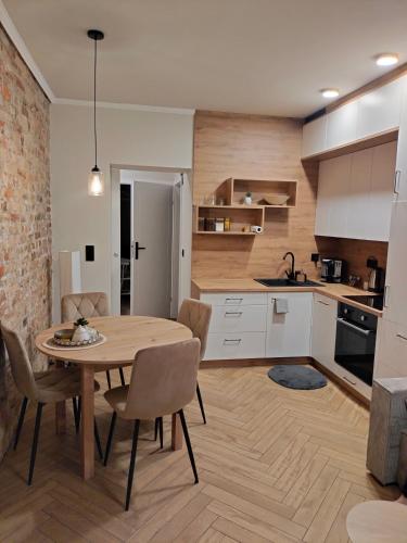 a kitchen and dining room with a table and chairs at Konin Bulwary in Konin