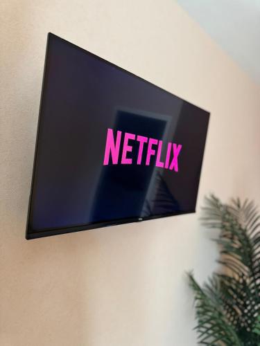 a tv on a wall with a netflix sign at Morokko in Tourcoing