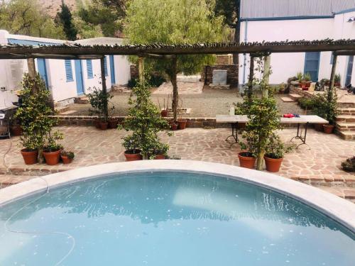 Swimmingpoolen hos eller tæt på Sister Alice