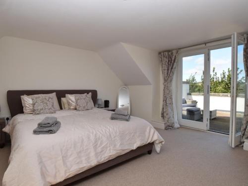 Postel nebo postele na pokoji v ubytování 3 Bed in Bamburgh 76672