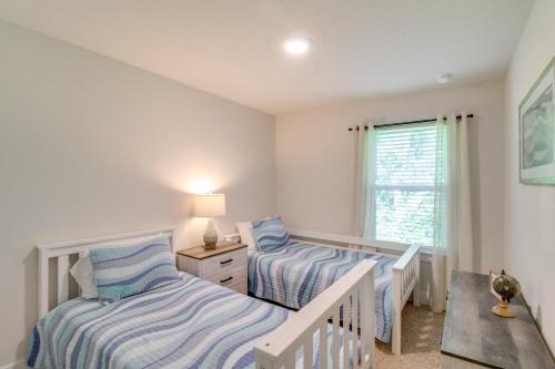 Katil atau katil-katil dalam bilik di Pensacola Retreat with Pool Access, 20 Mi to Beach