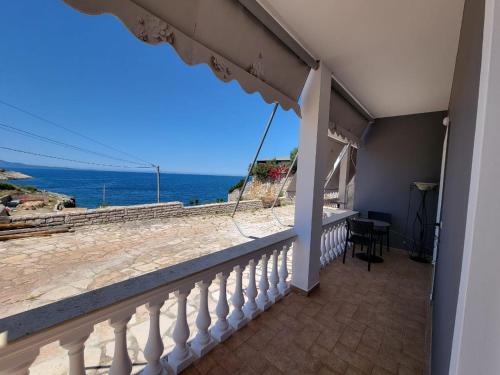 Fotografie z fotogalerie ubytování Grey SeaView Villa v destinaci Sarandë