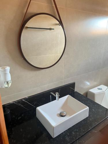 Un baño de Spacious Apartment in Downtown Uberaba