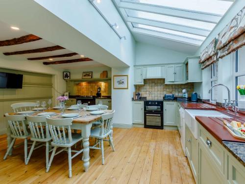 Η κουζίνα ή μικρή κουζίνα στο 4 Bed in Allendale 90521