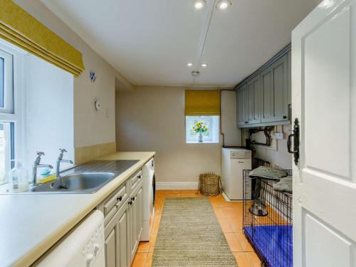 Η κουζίνα ή μικρή κουζίνα στο 4 Bed in Allendale 90521