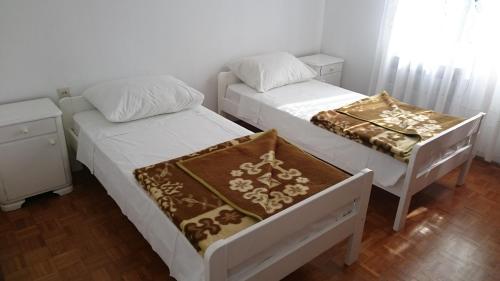 Postel nebo postele na pokoji v ubytování Apartments Luka
