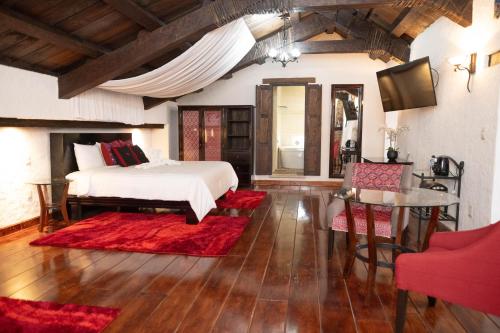 a bedroom with a bed and a red rug at HOTEL PLAZA SAN CRISTOBAL INN in San Cristóbal de Las Casas