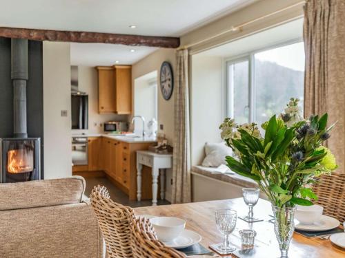 Dapur atau dapur kecil di 2 Bed in Satterthwaite and Grizedale LLH49