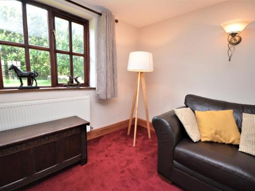 Posezení v ubytování 4 Bed in Uplowman 60110